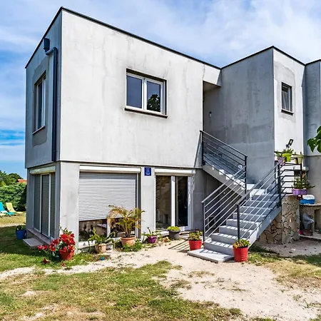 Apartment Only 250m From The Sea Peroj