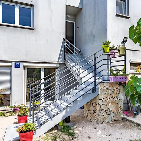 Only 250m From The Sea Apartment